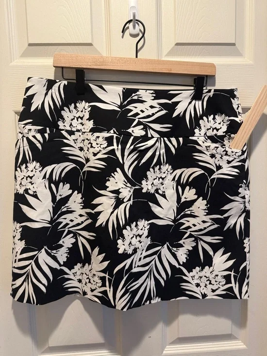 Black & White Floral Skort - Women's Summer Active Skort - Picture 4 of 10